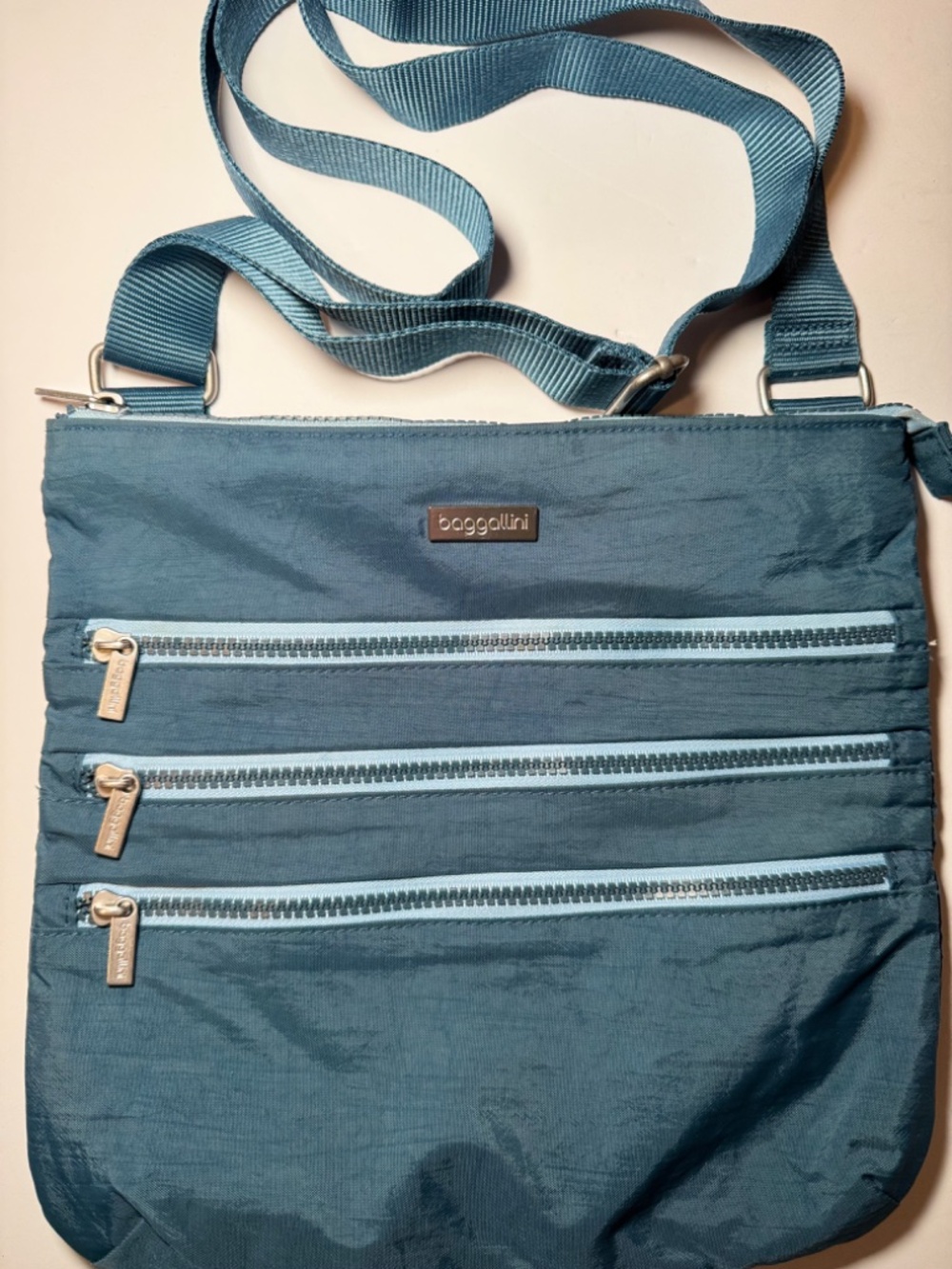 Baggallini Teal Lightweight Nylon Crossbody Travel Organizer Bag Multi Zip - Picture 3 of 5